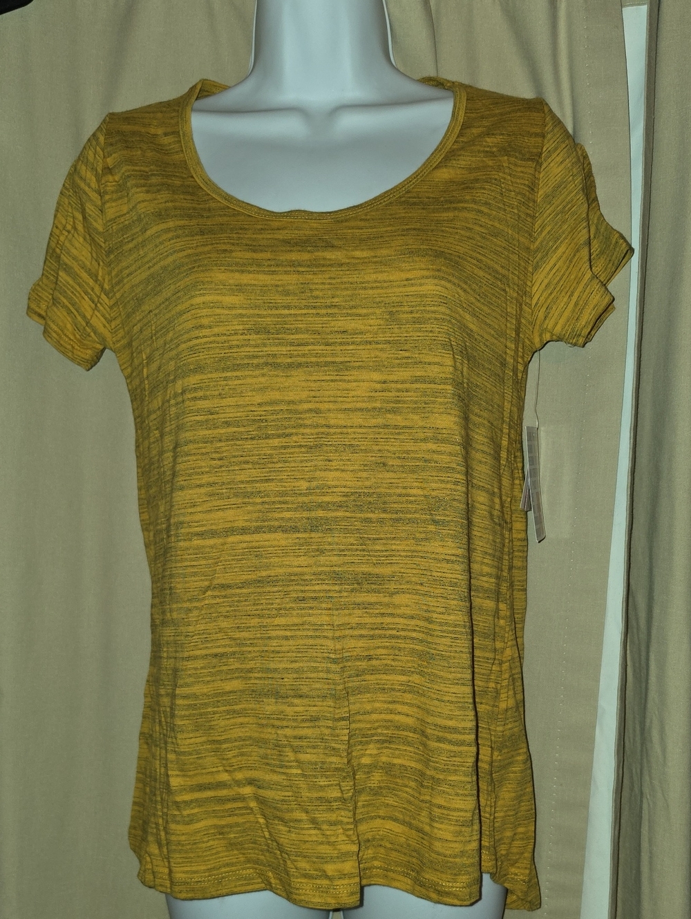 LuLaRoe Scoop Neck Short Sleeve Classic T Top in Mustard Heather